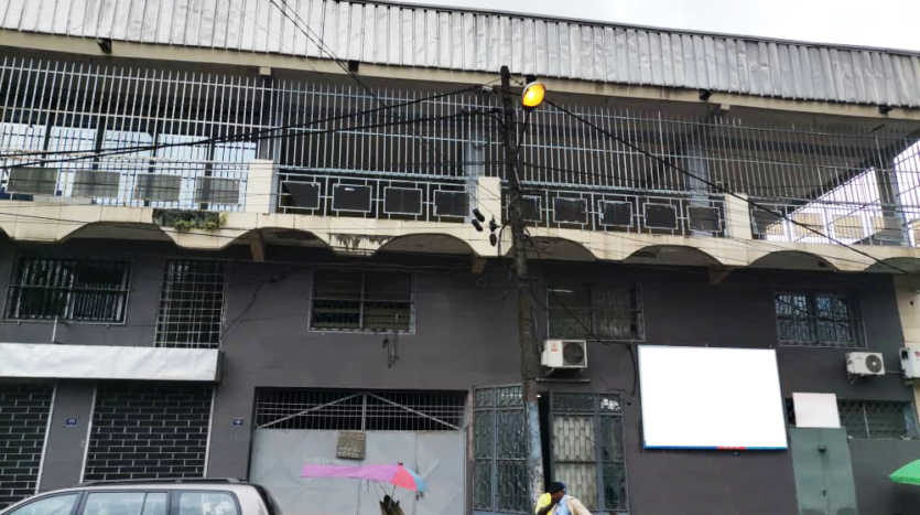 Bureau à louer à Akwa Douala